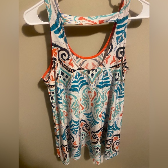Patterned Tank Top - Picture 2 of 3